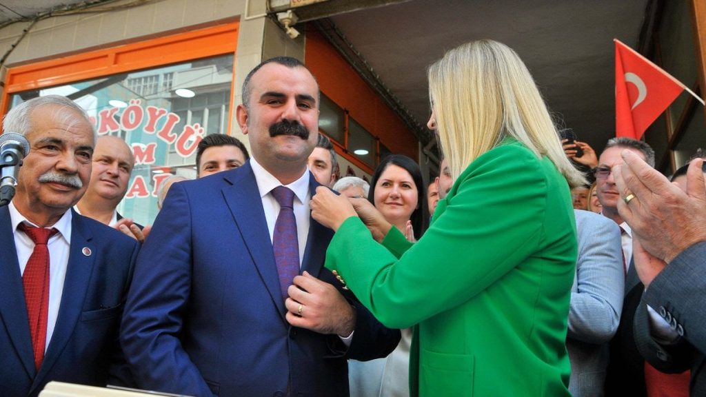 İYİ Parti’den istifa eden başkan CHP’ye katıldı