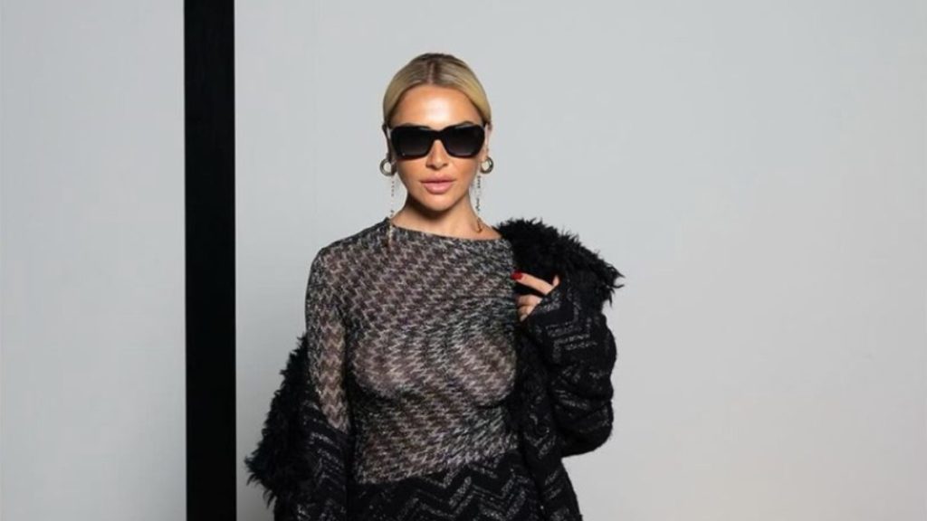 Şarkıcı Hadise, Milano’da iddialı pozlar vermeye doymadı! Yorum yağdı