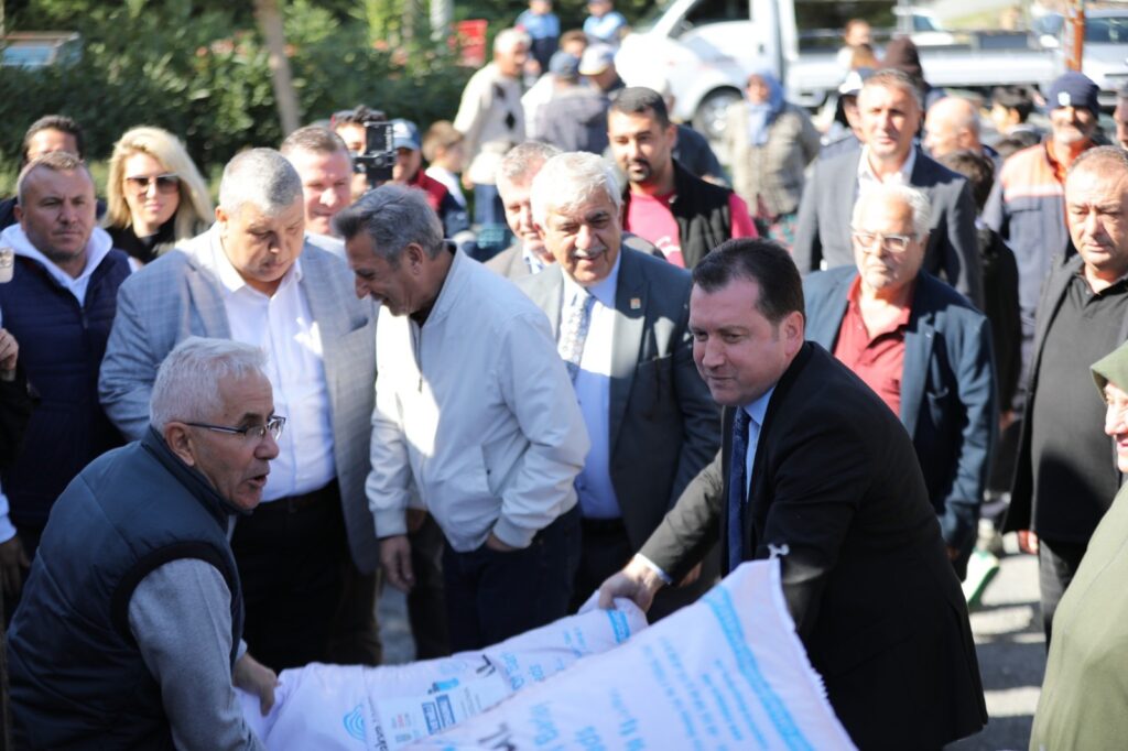 Büyükçavuşlu Mahallesi’nde Arpa Dağıtım Töreni Gerçekleştirildi