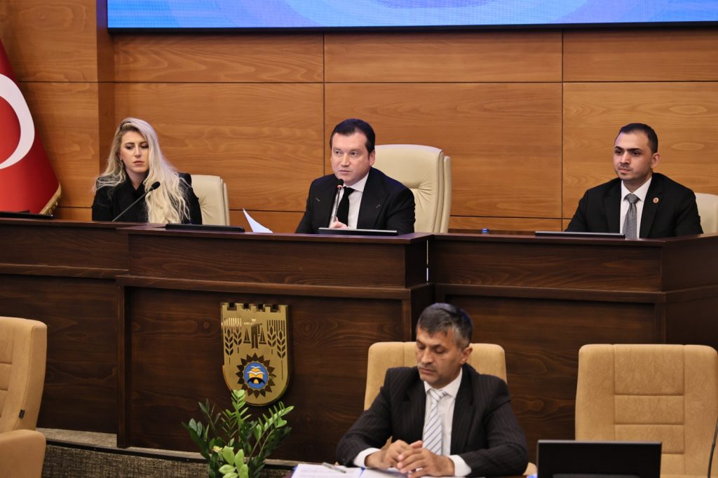 Balcıoğlu: “Ekonomiyi bu hale getireceksiniz, hâlâ kuyruktan bahsedeceksiniz.”