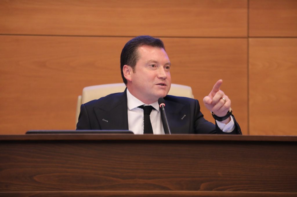 Balcıoğlu: “Kimin parasını kime dağıtıyorsun!”
