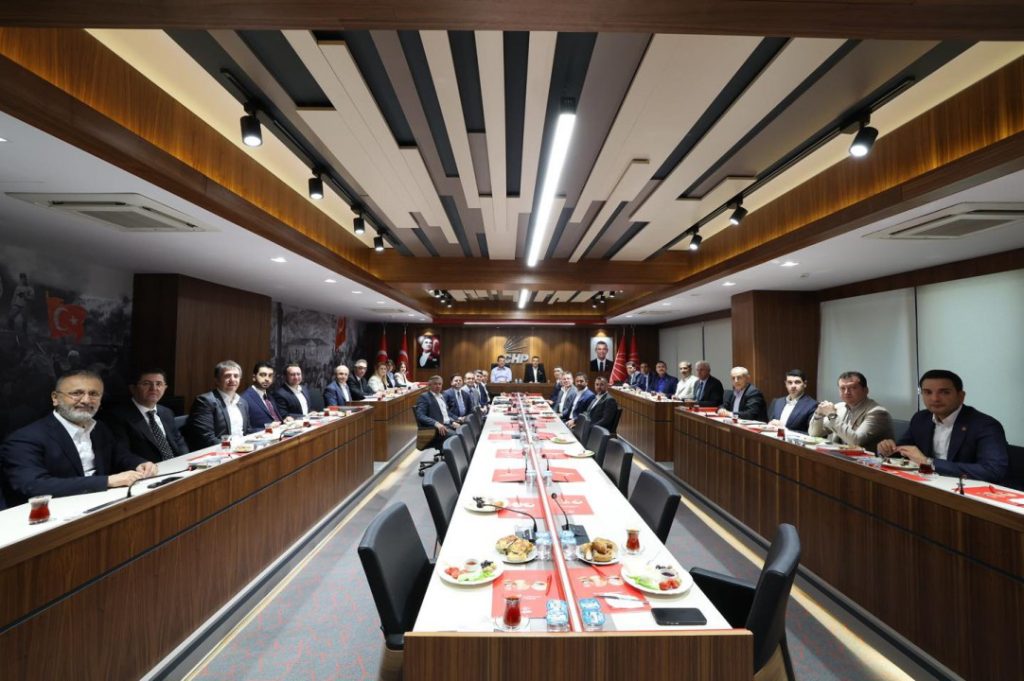 Balcıoğlu, İlçe Başkanları Değerlendirme Toplantısına Katıldı