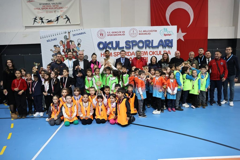 Okullar Arası Geleneksel Çocuk Oyunları Müsabakaları düzenlendi.