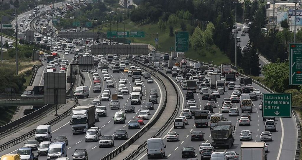 Otomobil satışlarında yeni dönem bugün başladı: Yaptırmayan trafiğe çıkamayacak