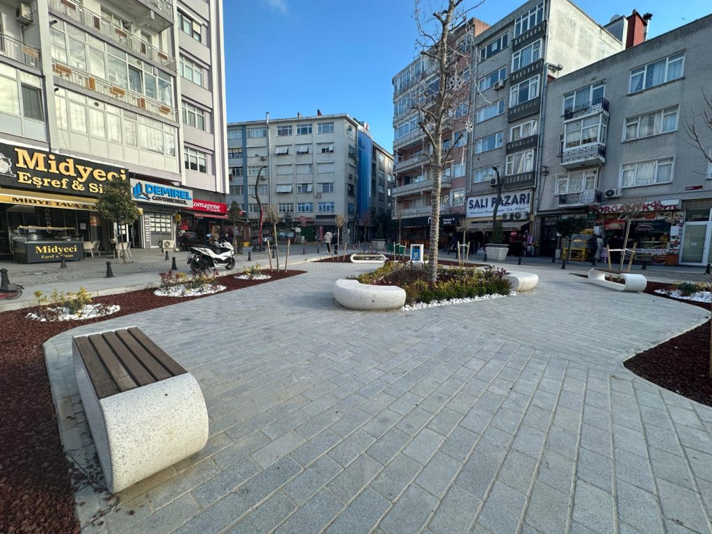 Yoğurtçu Heykeli Meydanı’ndaki Çalışmalar Tamamlandı.