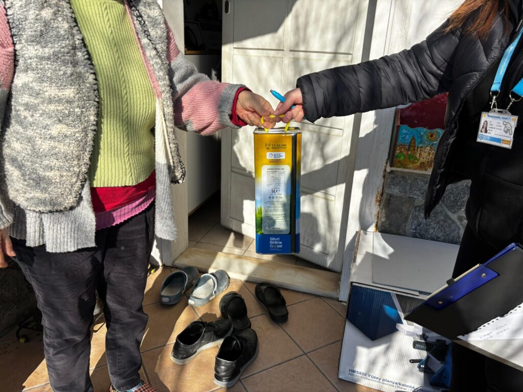 Silivri Belediyesi’nden 15 Bin Haneye Ayçiçek Yağı