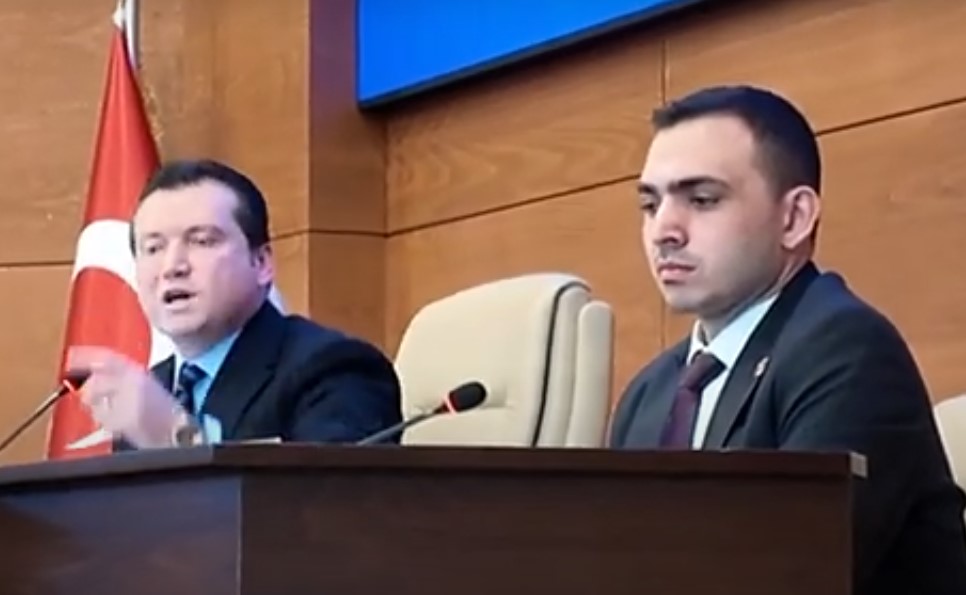 Muhalefet şov yapmaya kalktı Balcıoğlu izin vermedi.