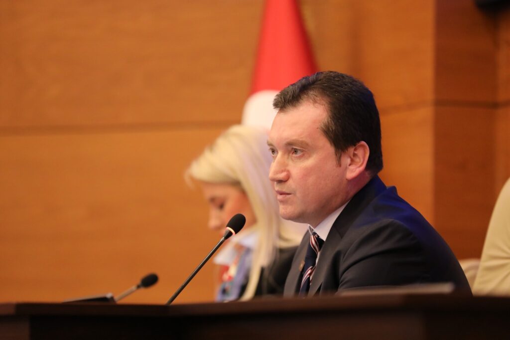 Siz de o zaman Belediyeyi iktidara devretseydiniz!