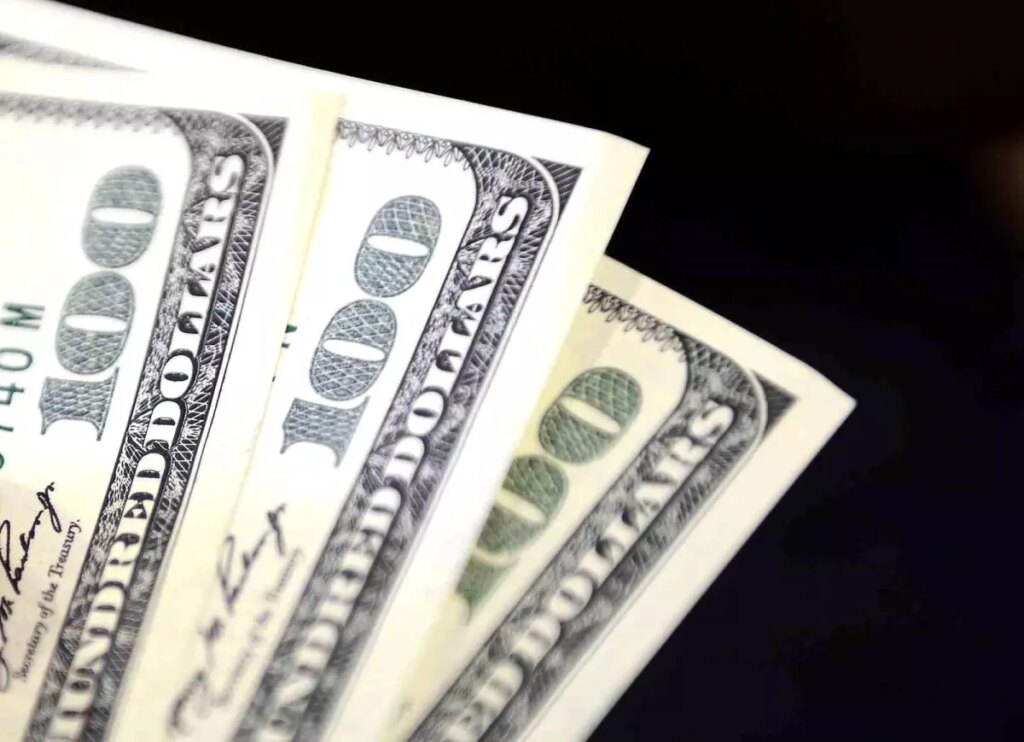 Döviz Kurları Yeni Güne Dolar 37,98 Lira, Euro 41,38 Lira ile Başladı