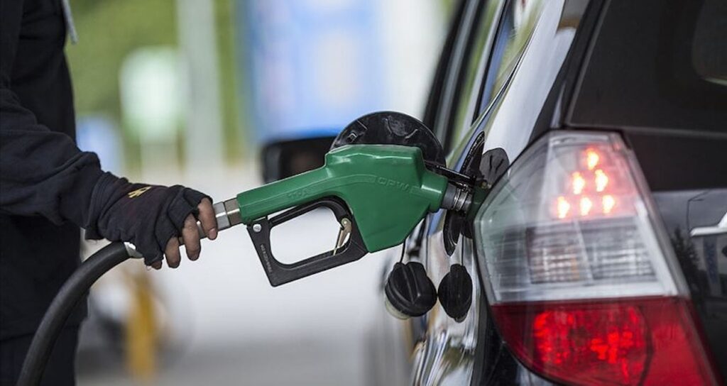 Dün motorine bugün benzine zam geldi