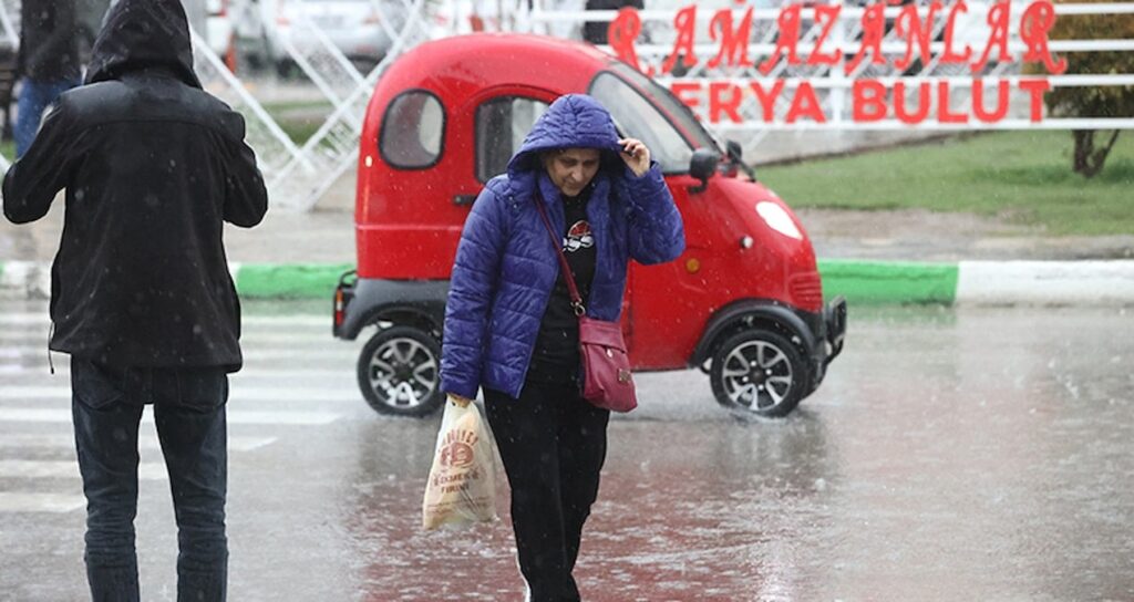 Edirne ile Kırklareli’nde sağanak ve dolu etkili oldu
