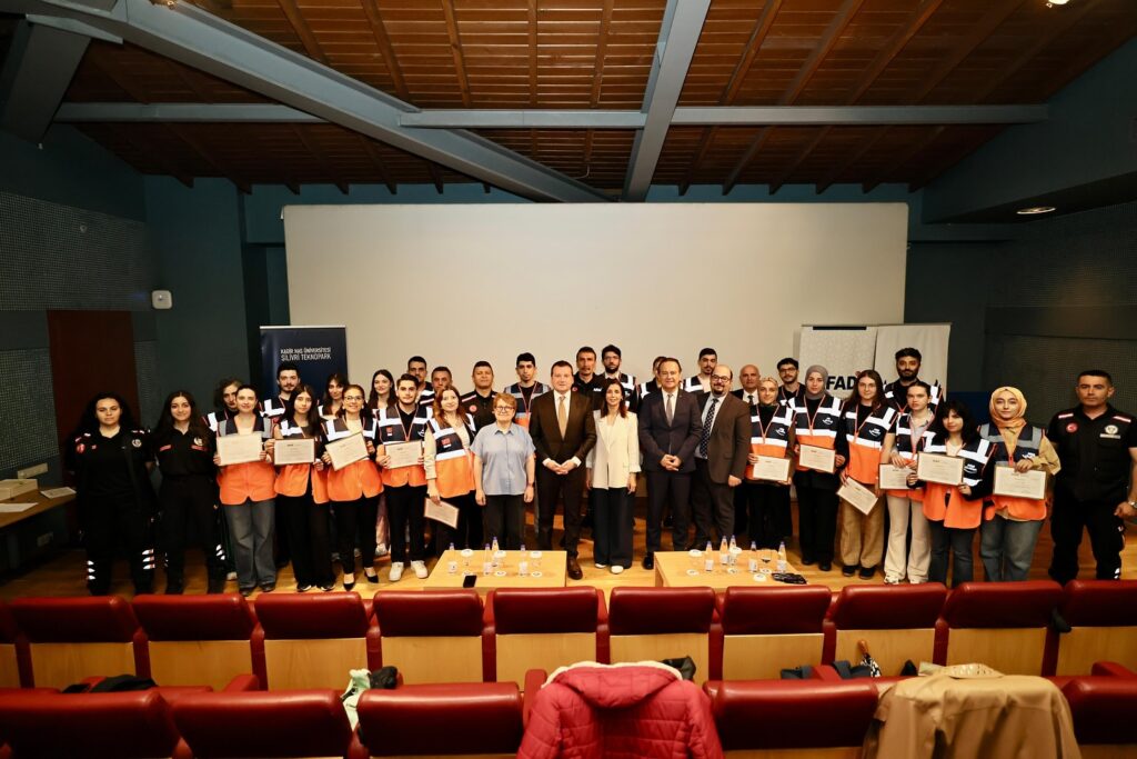Kadir Has Üniversitesi Öğrencilerine AFAD Sertifikası