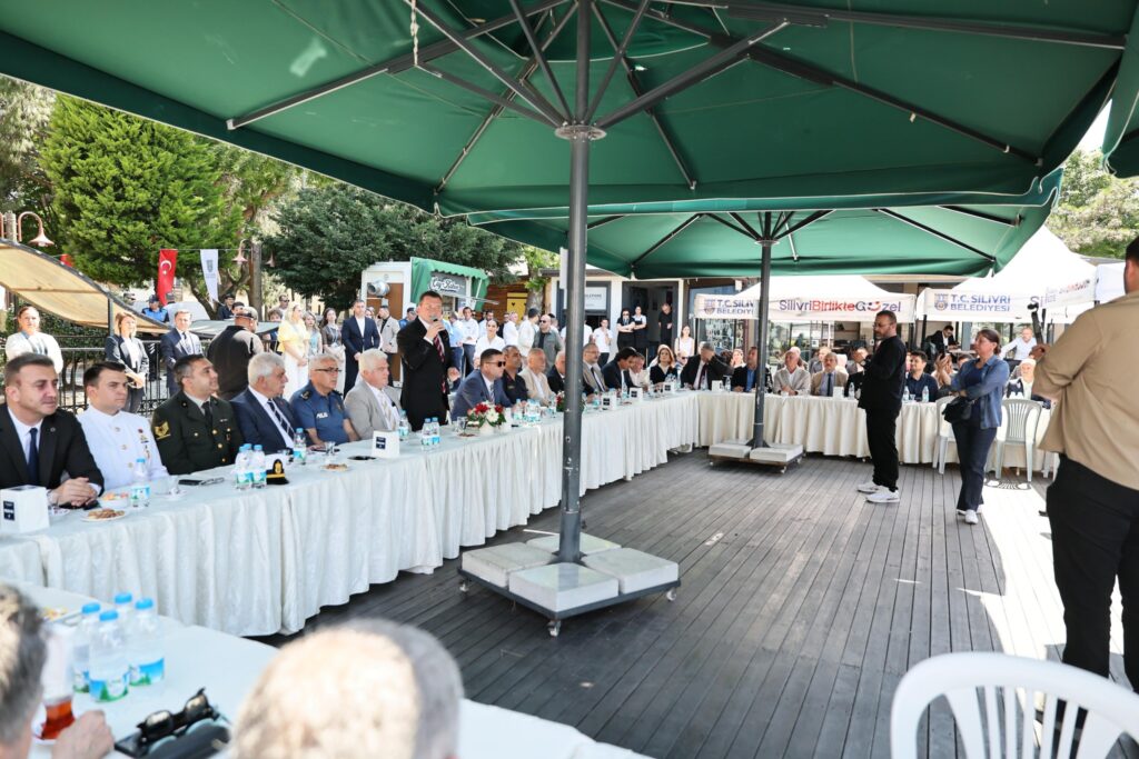 Protokol bayramlaştı.
