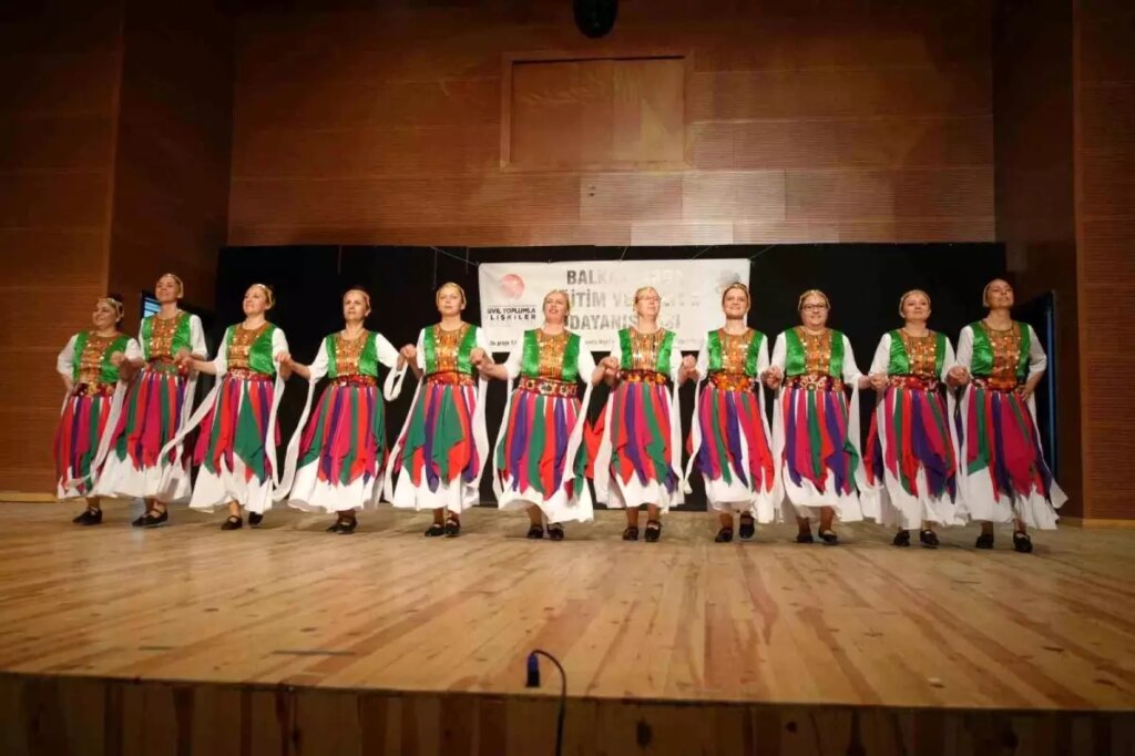 Edirne’de Renkli Halk Oyunları Festivali