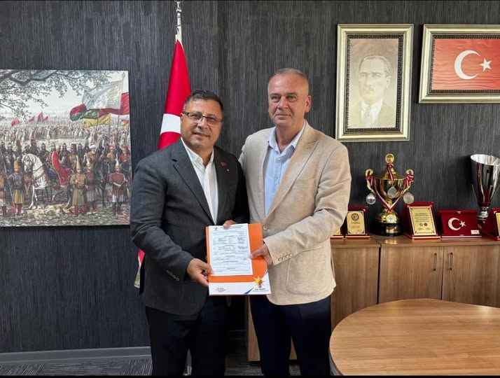 Metin Karakaş AKP’ye Yeniden Katıldı