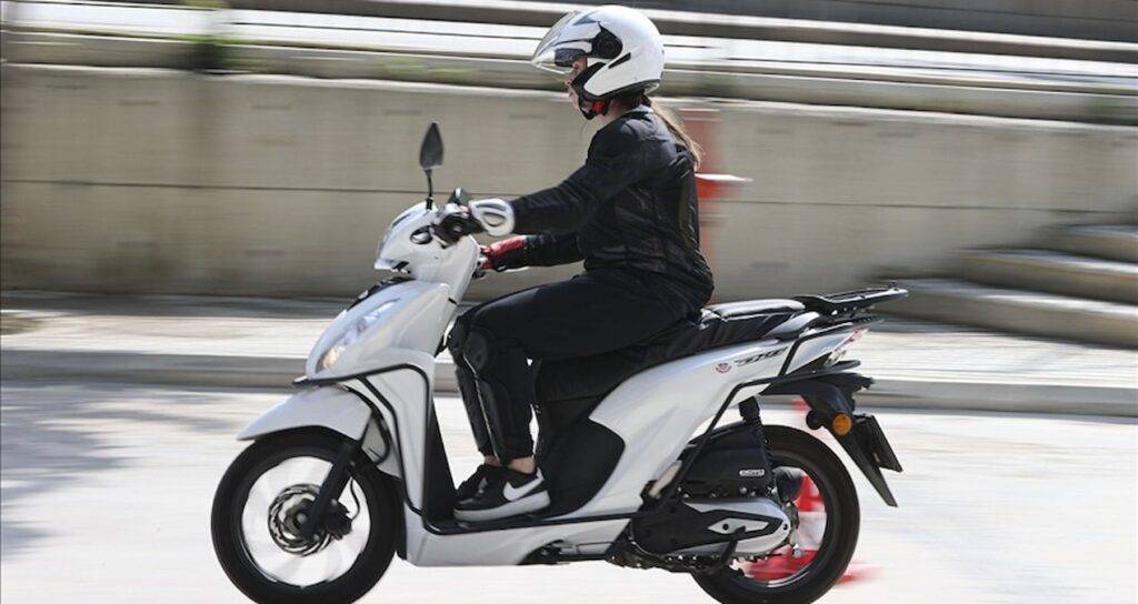Otomobiller 2. sıraya düştü! İşte motosikletin zirveye oturduğu iller