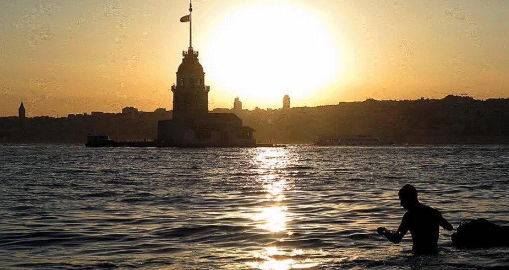 Sıcaklıklar 12 derece birden yükselecek! İstanbul 35 dereceyle kavrulacak