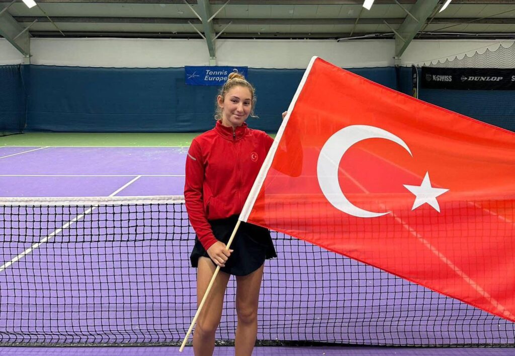 Silivrili Sporcu İrem Kurt, 18 Yaş Tenis Türkiye Şampiyonu Oldu