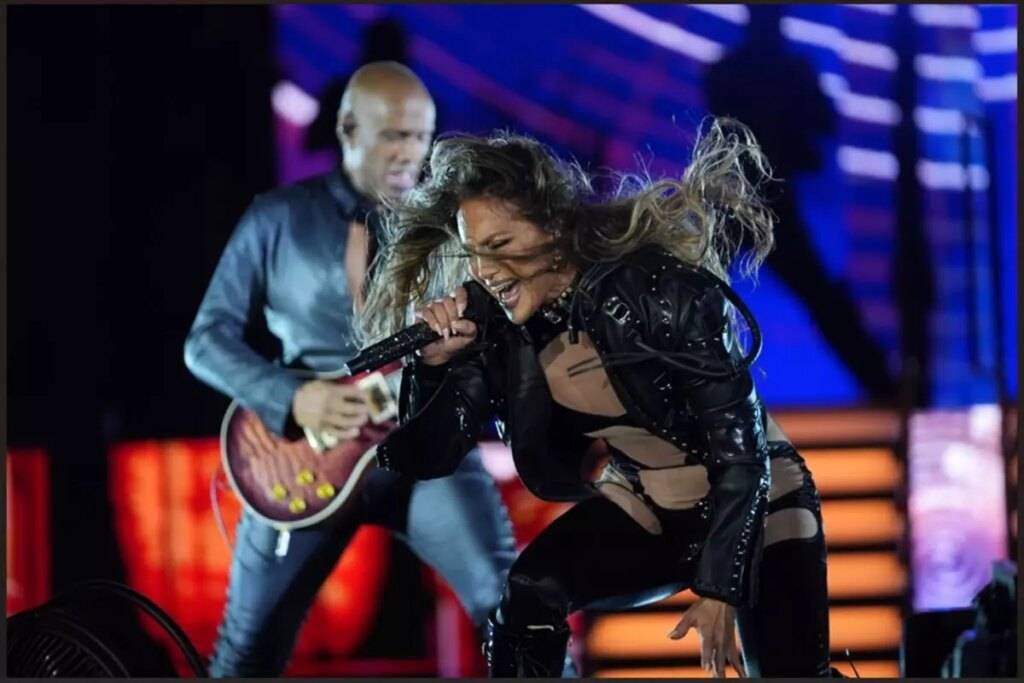 Jennifer Lopez İstanbul’u salladı ama yaşananlar etkinliğe gölge düşürdü