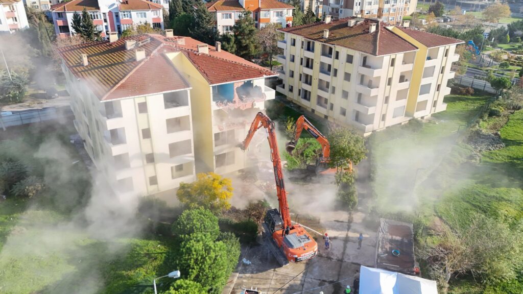 Silivri’de Aşiyan Sitesi’nde Kentsel Dönüşüm Yıkımı Gerçekleştirildi