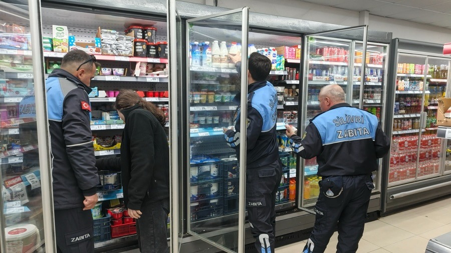 Silivri’de Zabıta Ekiplerinden Zincir Market ve Fırınlara Sıkı Denetim