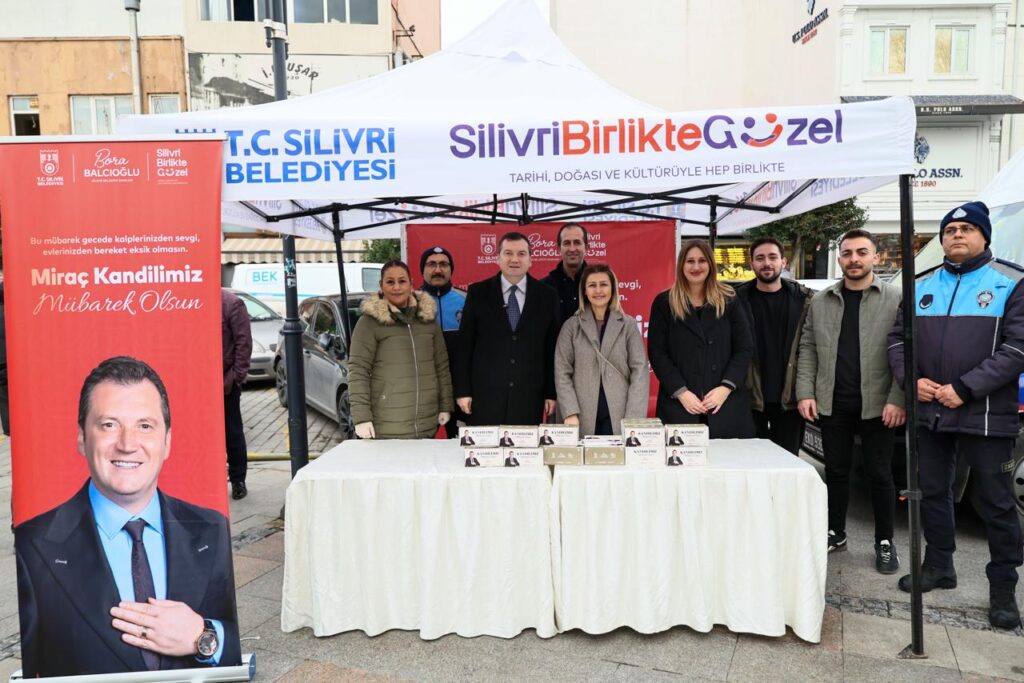 Bora Balcıoğlu Uğur Mumcu Meydanı’nda Kandil Simidi Dağıttı