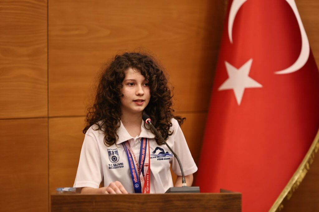 Ekin Saniye Can’dan Berat’a Duygulandıran Bağış