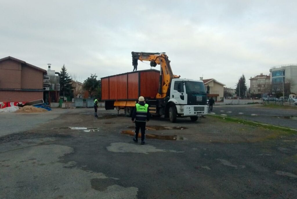 Silivri Sahili’nde Kaçak Yapıya Anında Müdahale! Kim Bu Yapının Sahibi?