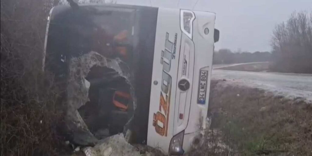 Çatalca’da Polis Midibüsü Devrildi: 3 Polis Yaralı