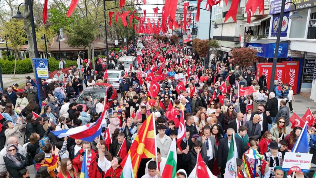 Silivri’de 23 Nisan korteji rekor katılımla yapıldı