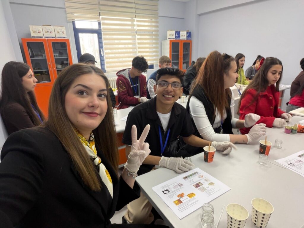 Silivri’de Erasmus+ Öğrencileri Sabun ve Mum Üretti