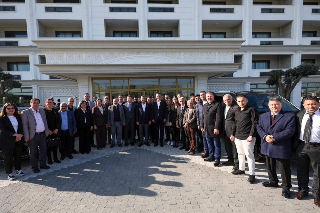 Özgür Özel Silivri’de Partililerince karşılandı