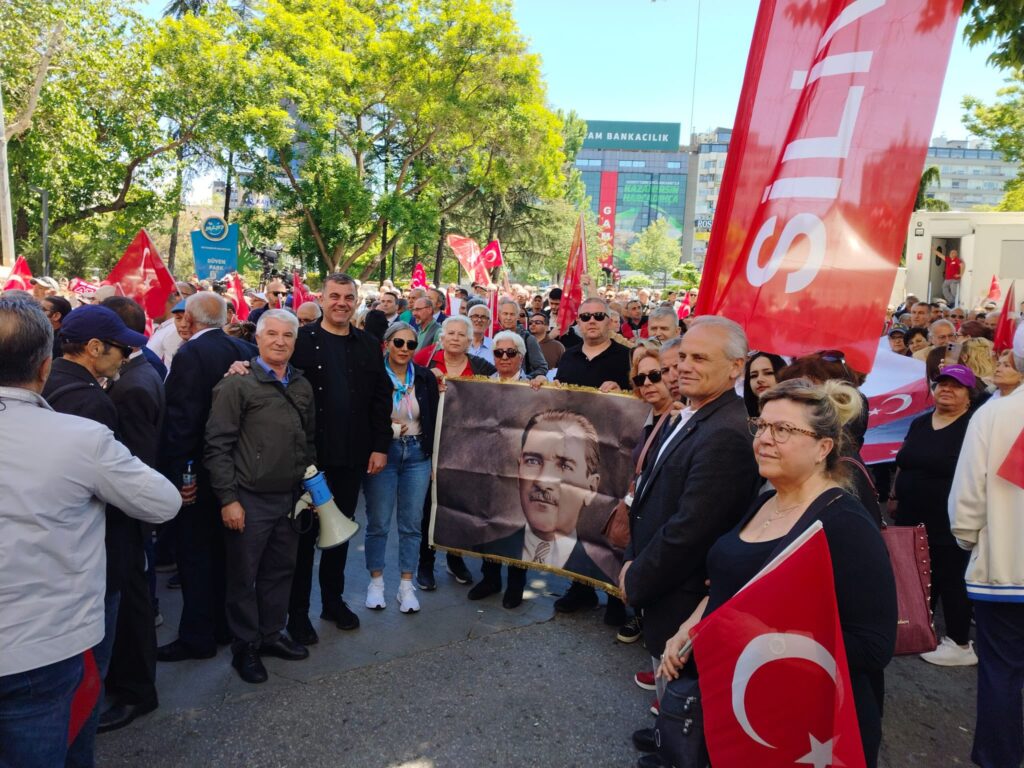 Doruk Bulut’tan Güçlü Mesaj! Özgür Özel’in Yanında