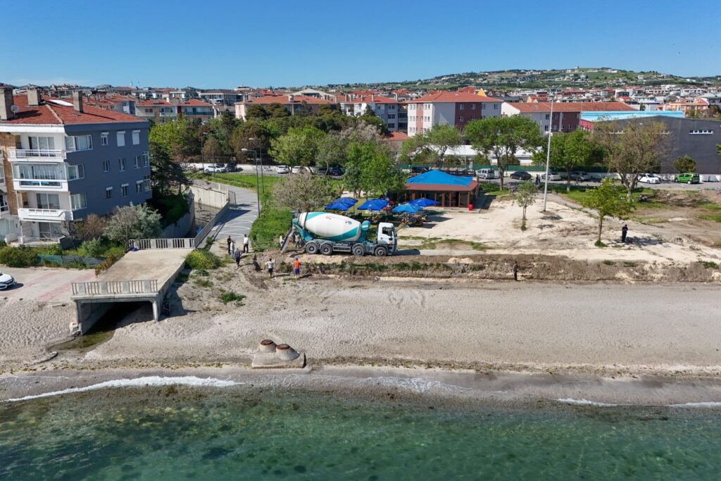 Selimpaşa’da Sahil Düzenleme Çalışmaları Hızla Sürüyor