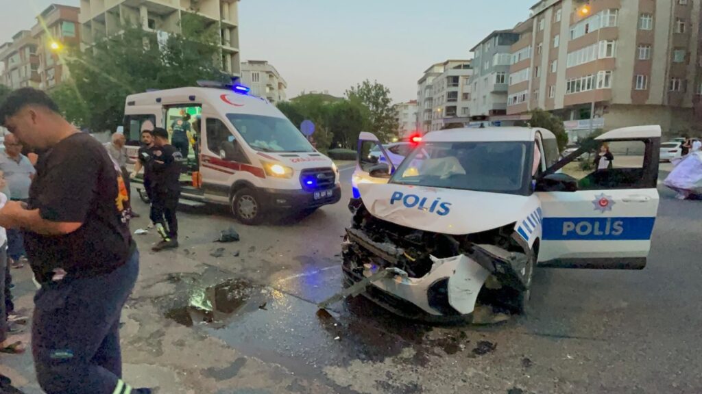 Çerkezköy’de Polis Ekibi Kaza Yaptı: Memur ve Bekçi Yaralı