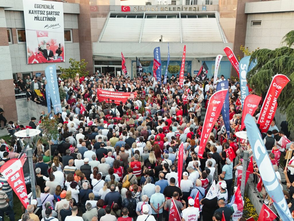 Belediye önü Doldu Taştı! Silivrililerden Gözaltındaki Bora Balcıoğlu’na Destek