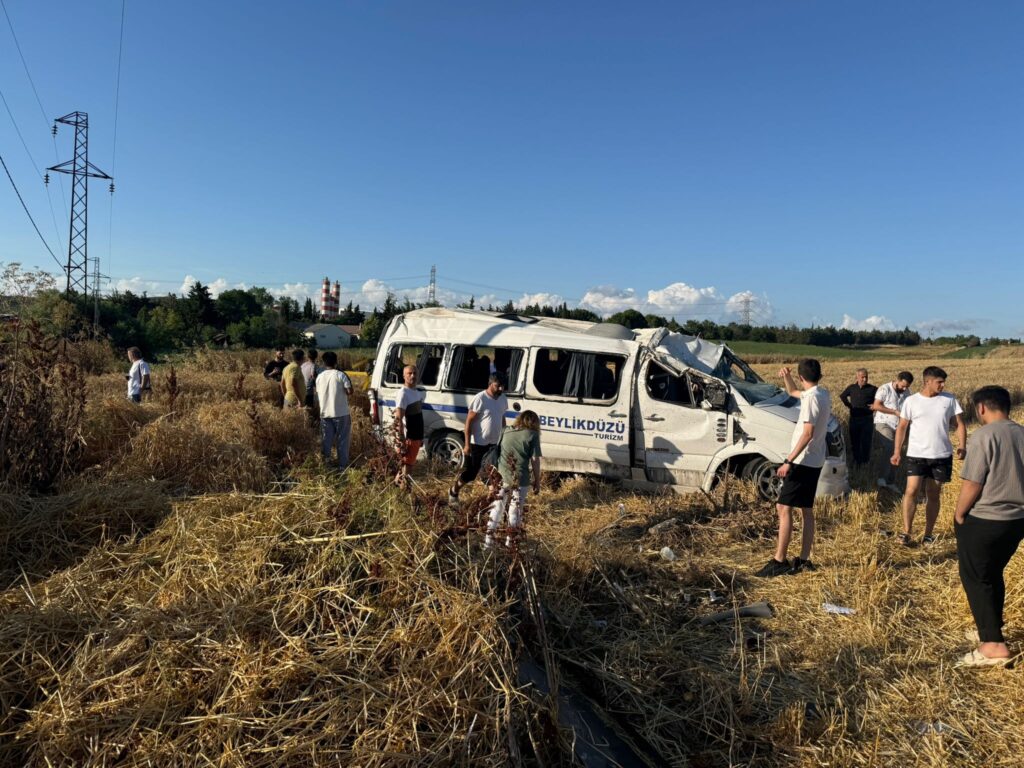 Feci Kaza! Silivri’de Minibüs Devrildi: 2 Ölü, 10 Yaralı