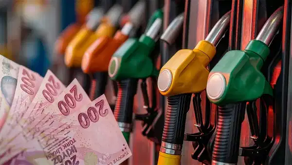 Akaryakıt fiyatlarına zam yağmuru sürüyor: Tabelalar bu gece değişecek