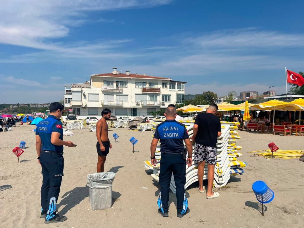 Silivri’de Sahil İşgallerine Zabıta Darbesi: Şezlonglar Toplandı!