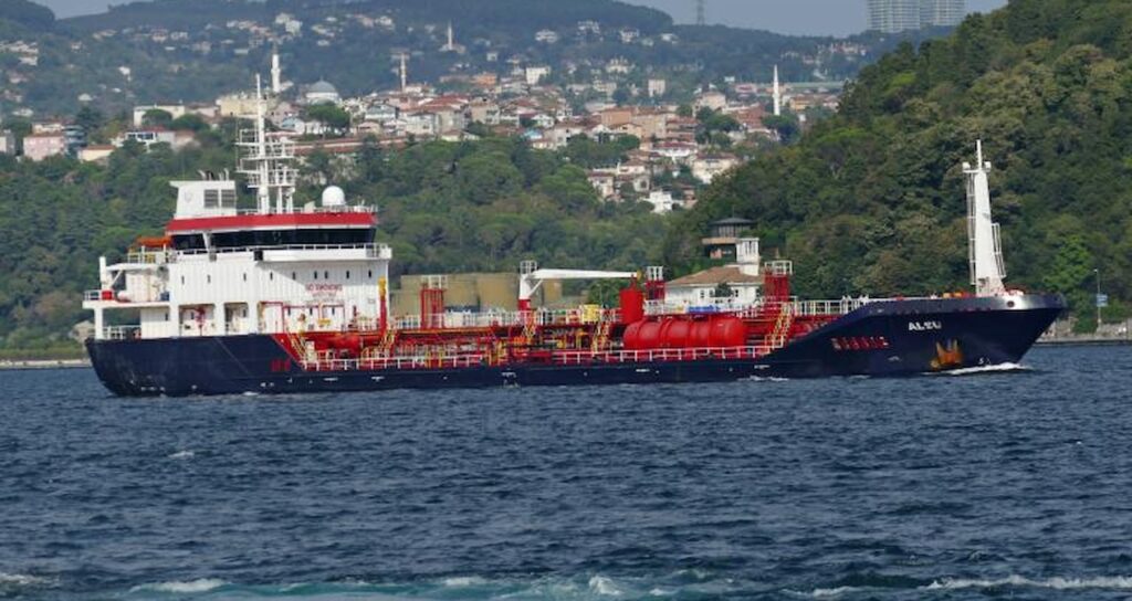 SON DAKİKA… İstanbul’da 2 gemi çarpıştı: 10 kişi kayıp