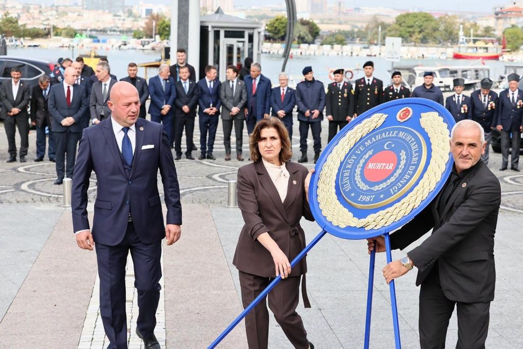 Silivri’de 19 Ekim Muhtarlar Günü Çelenk Töreniyle Kutlandı