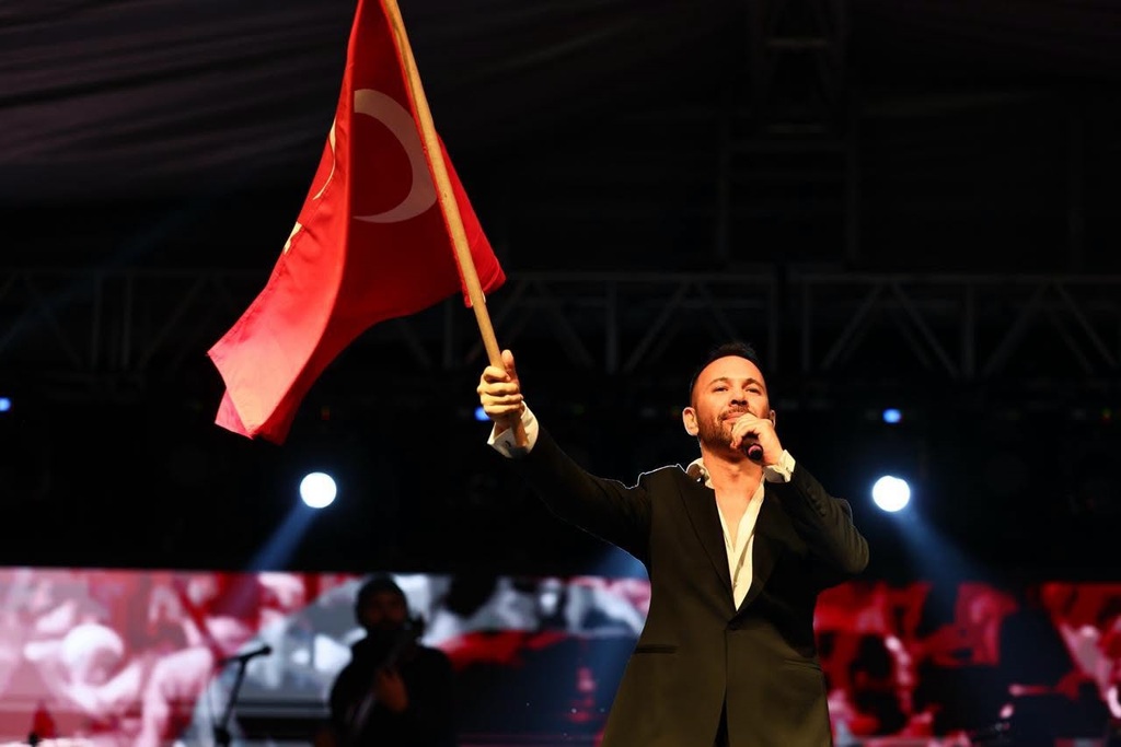 Silivri’de 29 Ekim Coşkusu: Berksan Konseriyle Zirve Yaptı! 2 silivride 29 ekim coskusu berksan konseriyle taclandi 2